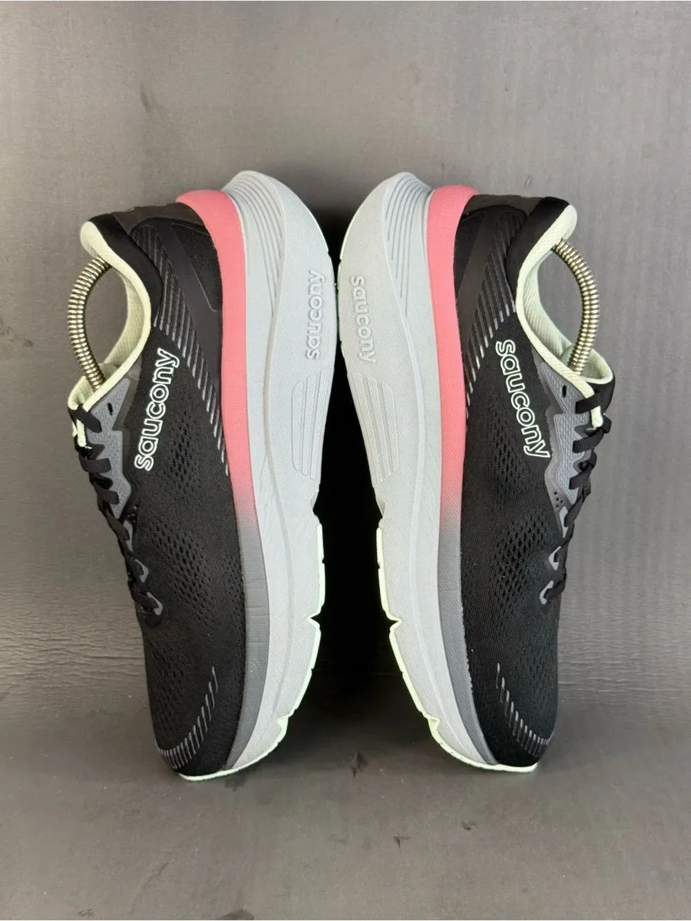 Saucony Women's Guide 19 running athletic sneaker shoes size 11